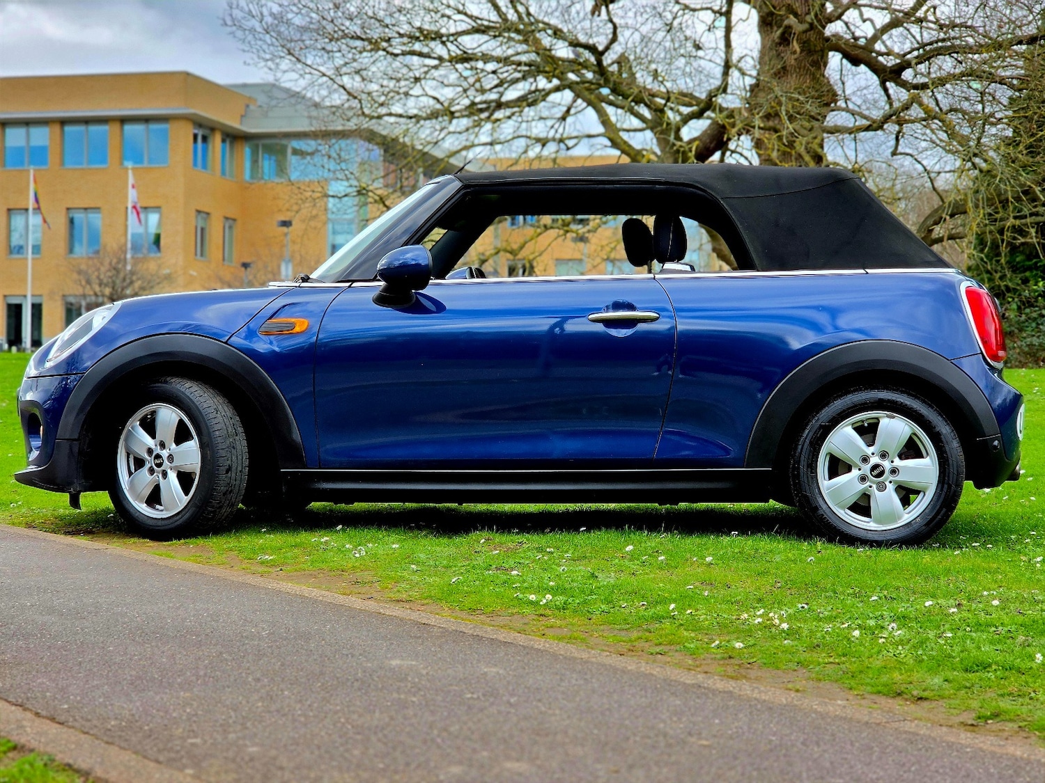 Used MINI Convertible 2016 for sale - 77896161: Photo 3