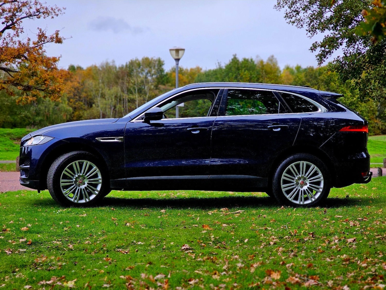 Used Jaguar F-Pace 2016 for sale - 76379596: Photo 4