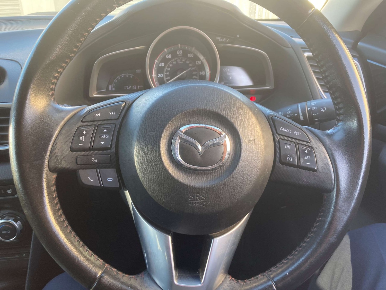 Used Mazda Mazda3 2015 for sale - 76440051: Photo 8