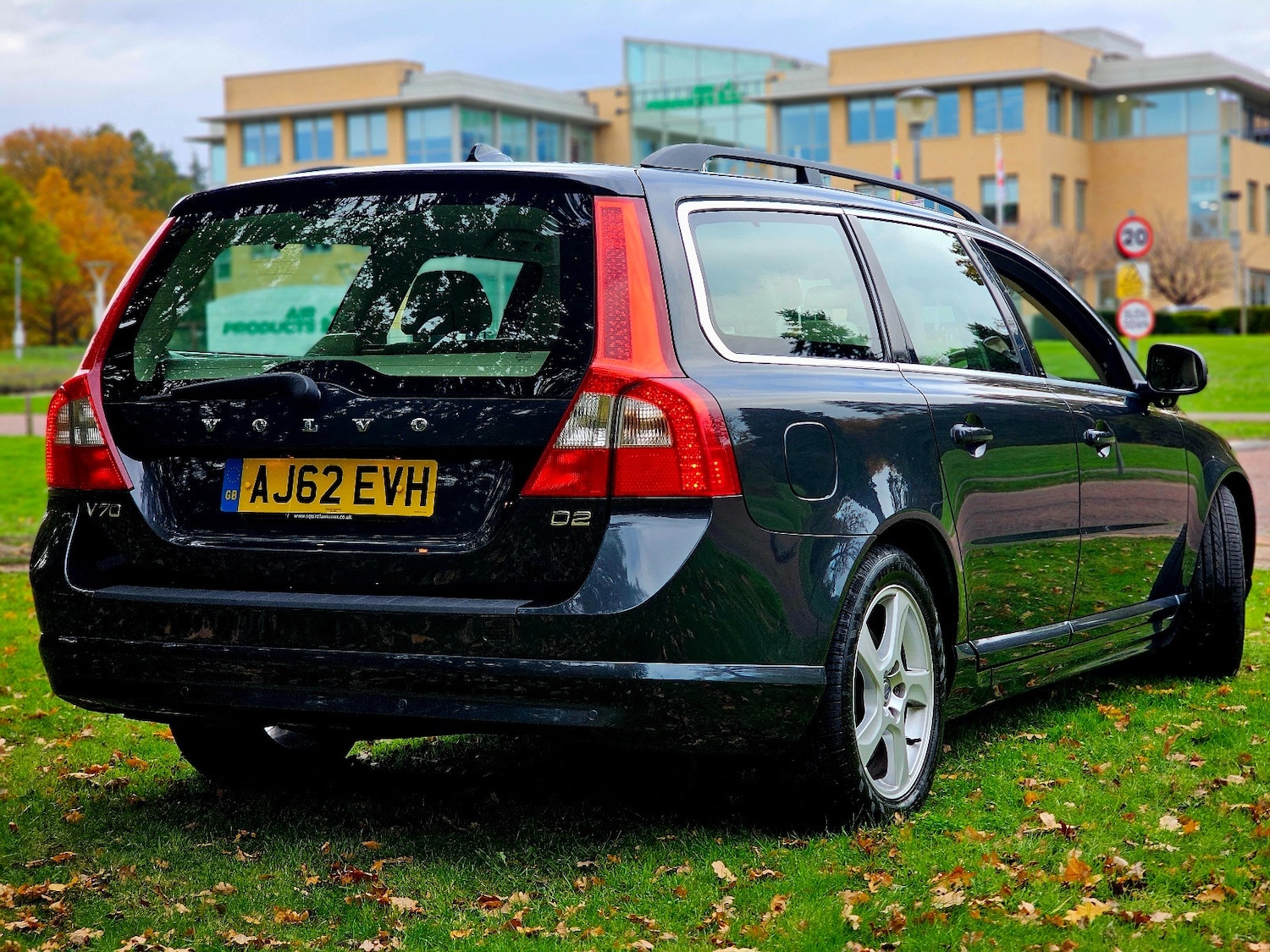 Used Volvo V70 2013 for sale - 76477552: Photo 2