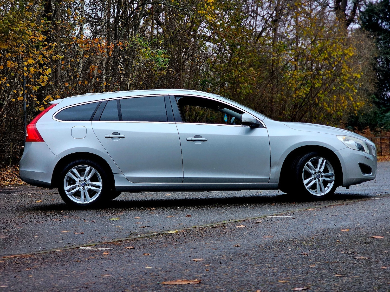 Used Volvo V60 2013 for sale - 76897209: Photo 3