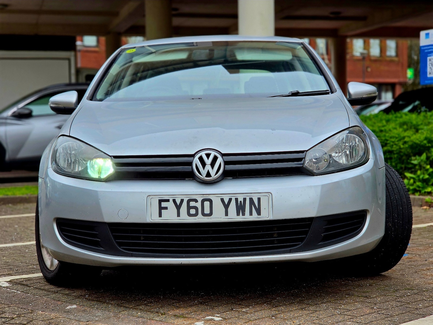 Used Volkswagen Golf 2010 for sale - 77994996: Photo 3