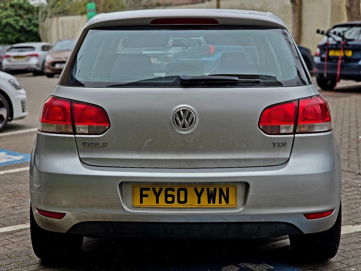 Used Volkswagen Golf 2010 for sale - 77994996: Photo 4