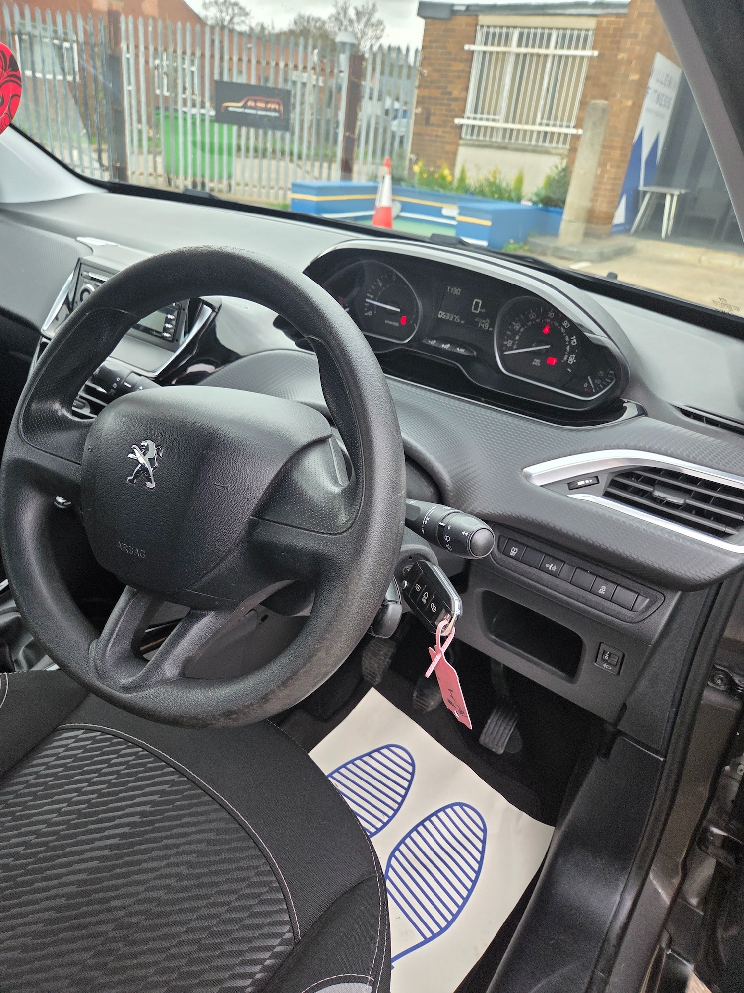 Used Peugeot 2008 2017 for sale - 78139447: Photo 1