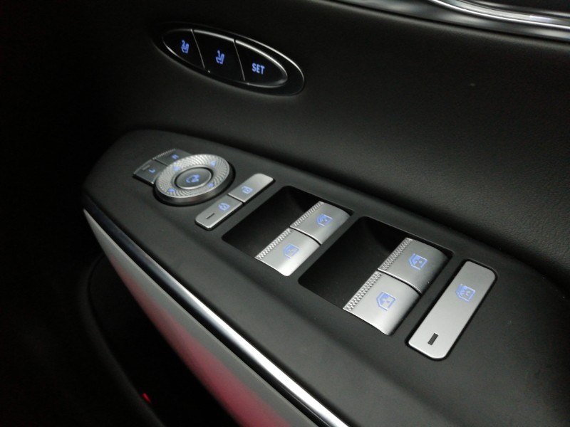 Used Genesis GV70 2023 for sale - 77289878: Photo 17