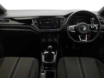 Used Volkswagen T-Roc 2021 for sale - 76498120: Photo