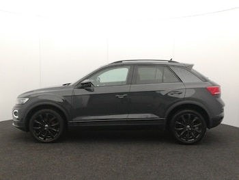 Used Volkswagen T-Roc 2021 for sale - 76498120: Photo