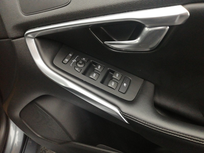 Used Volvo V40 2017 for sale - 76475567: Photo 15