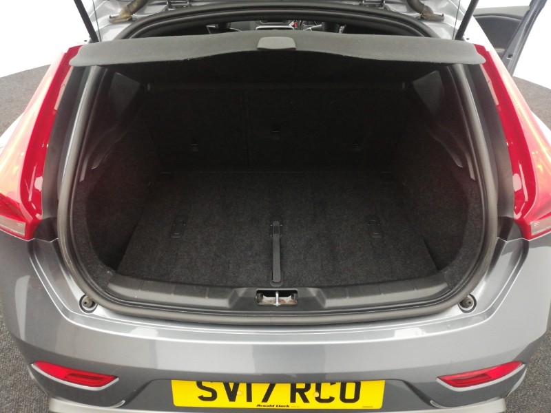 Used Volvo V40 2017 for sale - 76475567: Photo 8