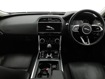 Used Jaguar XE 2020 for sale - 75551003: Photo