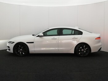 Used Jaguar XE 2020 for sale - 75551003: Photo