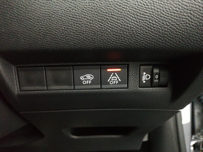 Used Peugeot 2008 2023 for sale - 77380089: Photo 17