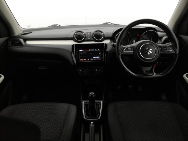 Used Suzuki Swift 2021 for sale - 76053049: Photo 2
