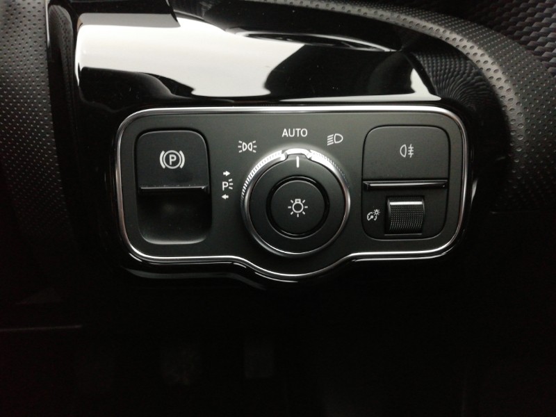 Used Mercedes-Benz A-Class 2019 for sale - 76639409: Photo 17