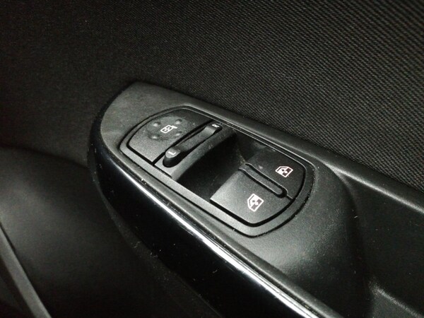 Used Vauxhall Corsa 2018 for sale - 76301917: Photo 16