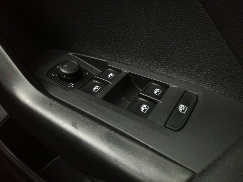 Used Volkswagen T-Cross 2023 for sale - 77921919: Photo 16