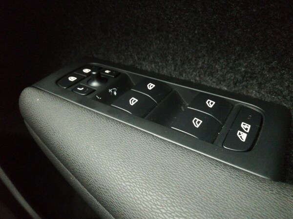 Used Volvo XC40 2024 for sale - 76195328: Photo 16