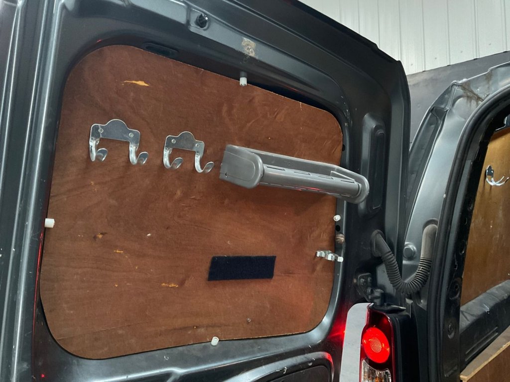 Used Peugeot Partner 2017 for sale - 76395867: Photo 46