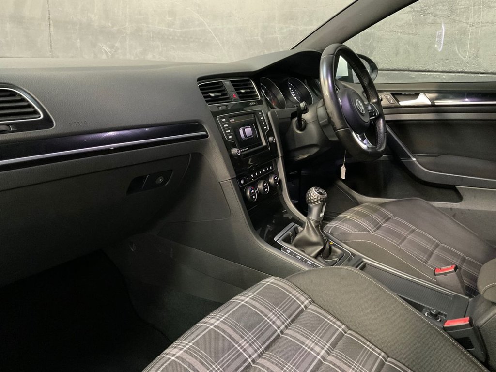 Used Volkswagen Golf 2016 for sale - 76900606: Photo 41
