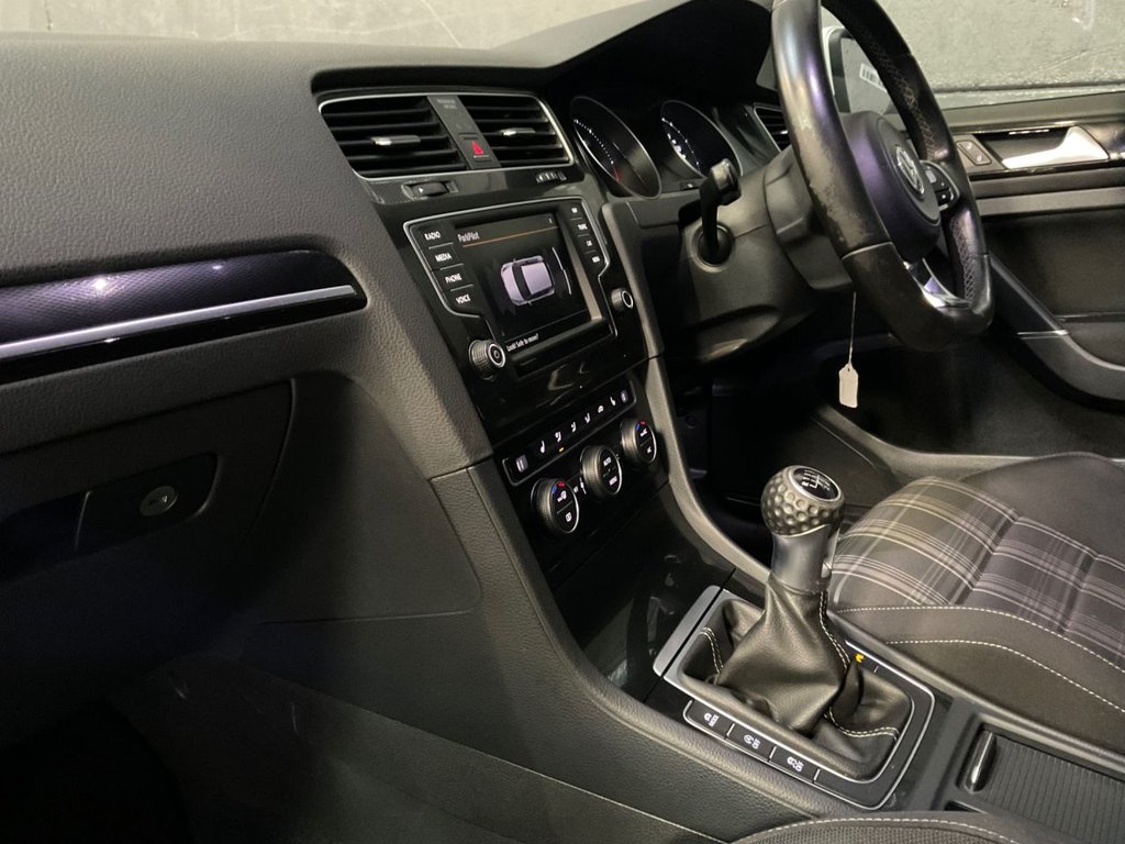 Used Volkswagen Golf 2016 for sale - 76900606: Photo 42