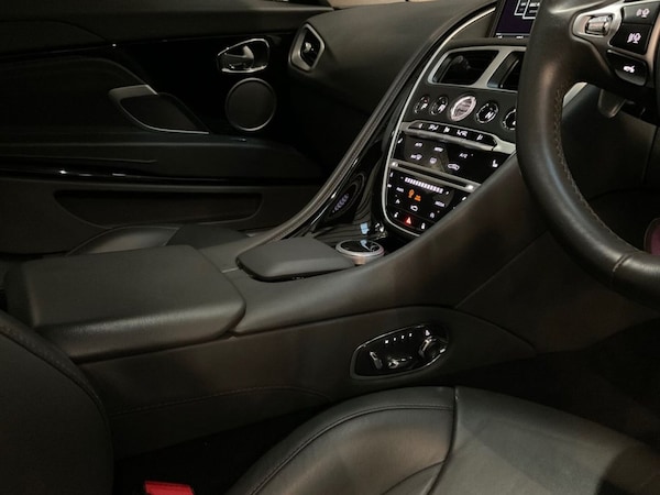 Used Aston Martin DB11 2017 for sale - 74985952: Photo 22
