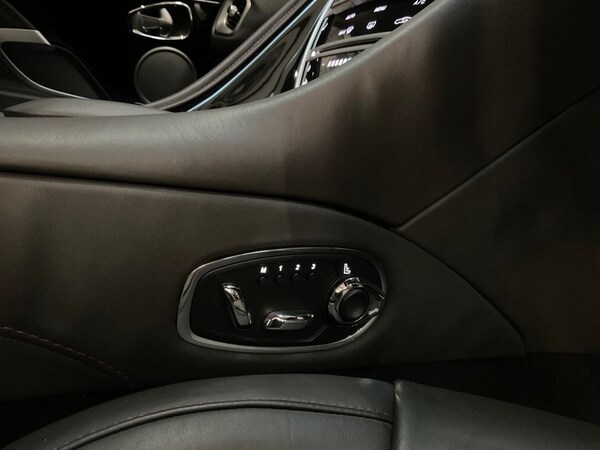 Used Aston Martin DB11 2017 for sale - 74985952: Photo 23