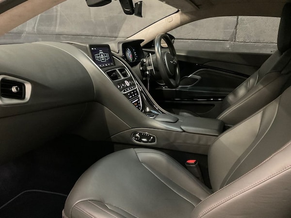 Used Aston Martin DB11 2017 for sale - 74985952: Photo 33