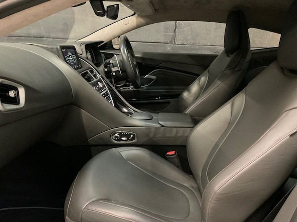 Used Aston Martin DB11 2017 for sale - 74985952: Photo 34