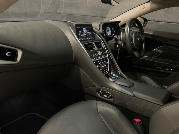 Used Aston Martin DB11 2017 for sale - 74985952: Photo 35