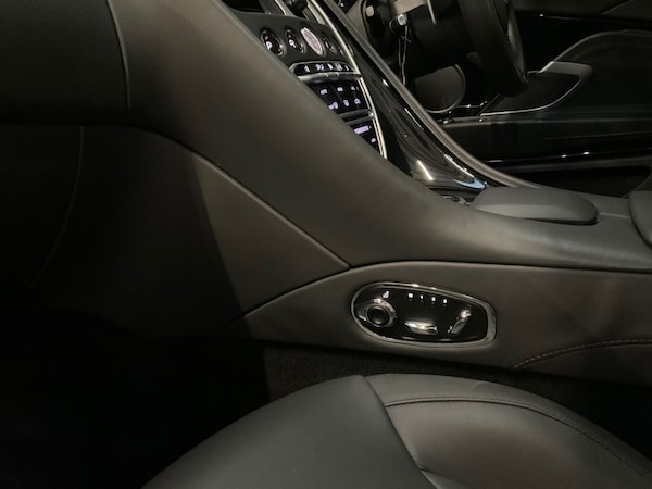 Used Aston Martin DB11 2017 for sale - 74985952: Photo 37