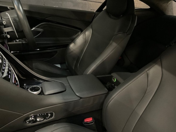 Used Aston Martin DB11 2017 for sale - 74985952: Photo 38