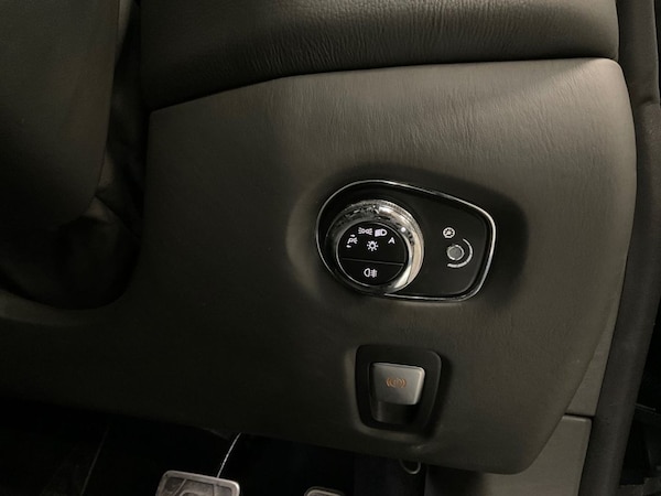 Used Aston Martin DB11 2017 for sale - 74985952: Photo 46