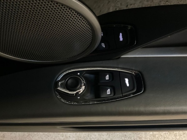 Used Aston Martin DB11 2017 for sale - 74985952: Photo 48