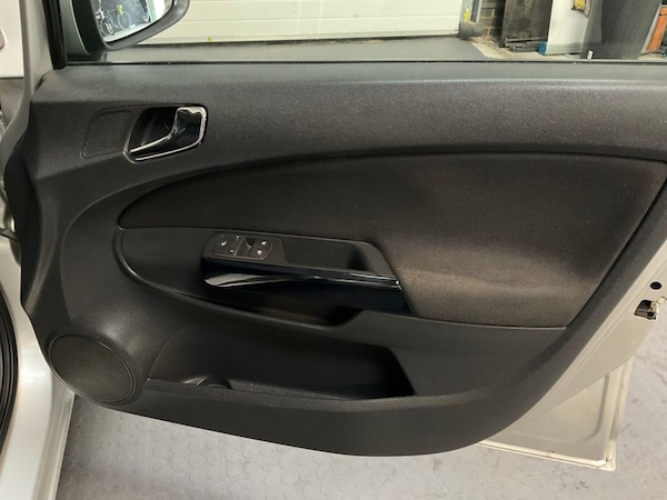 Used Vauxhall Corsa 2011 for sale - 76235564: Photo 42