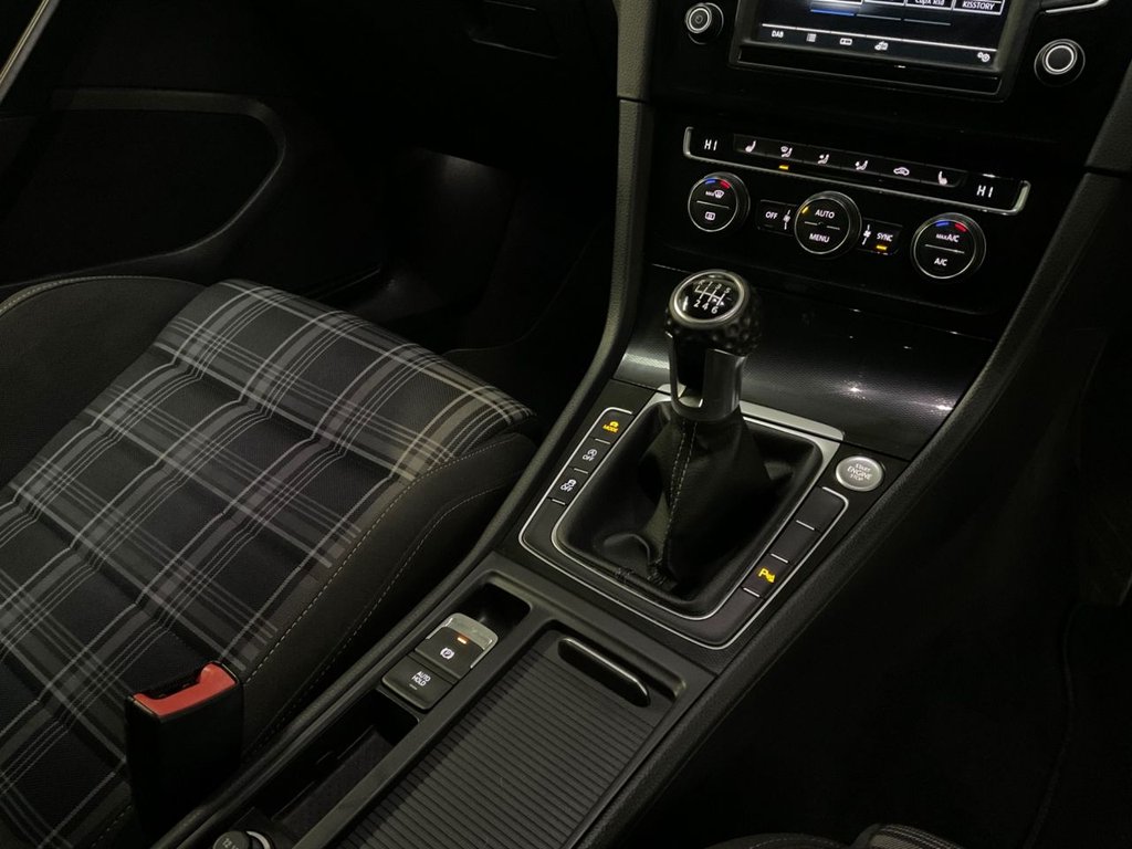 Used Volkswagen Golf 2017 for sale - 76591075: Photo 31