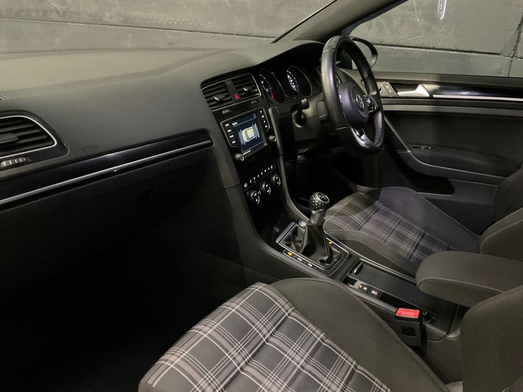 Used Volkswagen Golf 2017 for sale - 76591075: Photo 38
