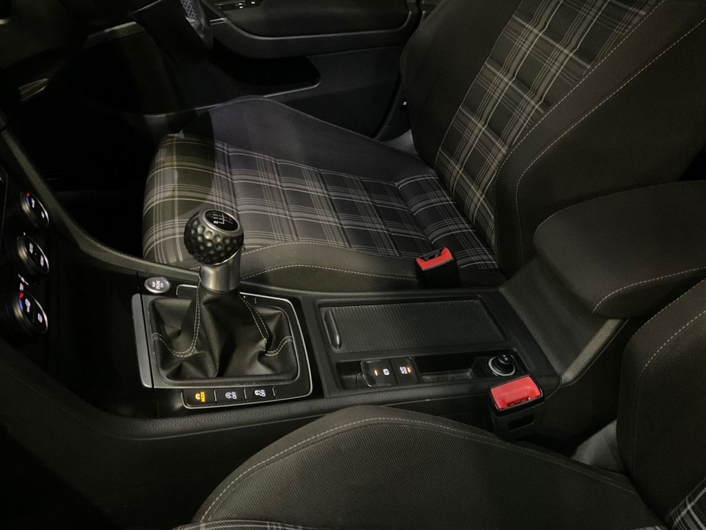 Used Volkswagen Golf 2017 for sale - 76591075: Photo 40