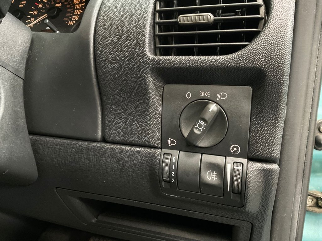 Used Vauxhall Corsa 2002 for sale - 78153862: Photo 28