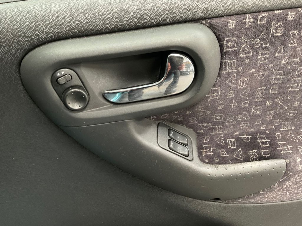 Used Vauxhall Corsa 2002 for sale - 78153862: Photo 29