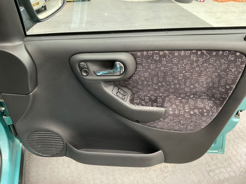 Used Vauxhall Corsa 2002 for sale - 78153862: Photo 30