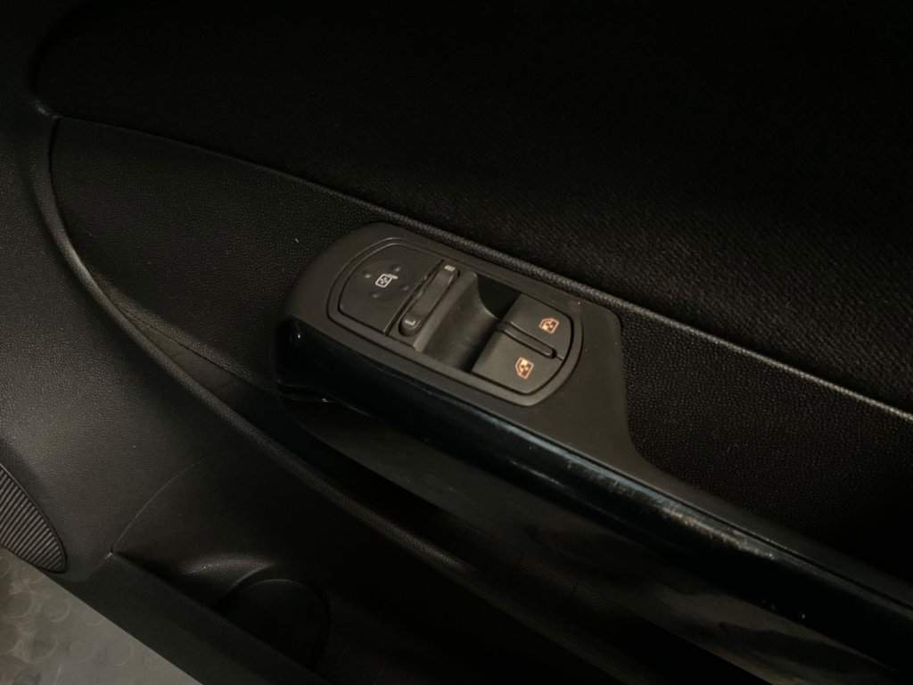 Used Vauxhall Corsa 2011 for sale - 77302170: Photo 41