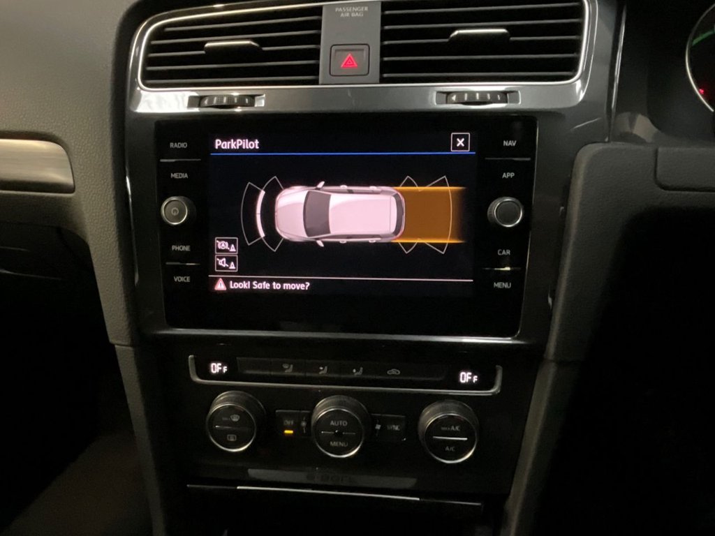 Used Volkswagen Golf 2019 for sale - 76840926: Photo 33