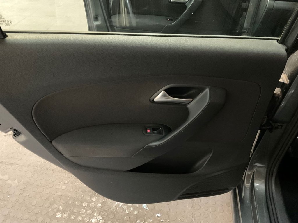 Used Volkswagen Polo 2010 for sale - 77275742: Photo 47