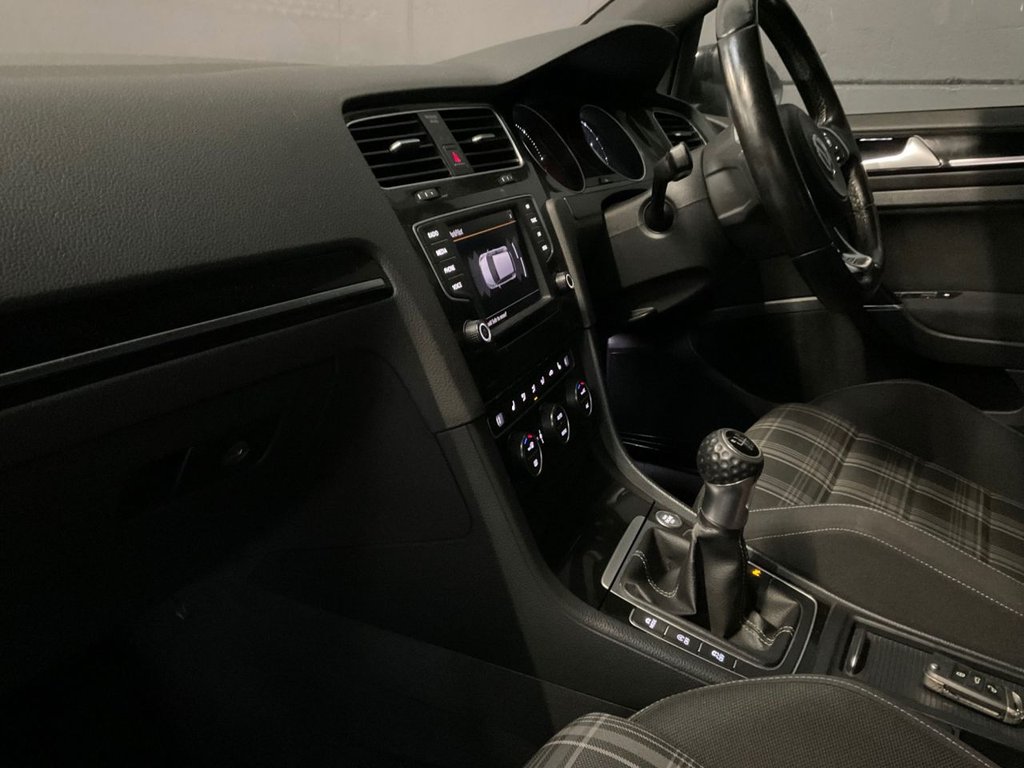 Used Volkswagen Golf 2015 for sale - 76768132: Photo 28