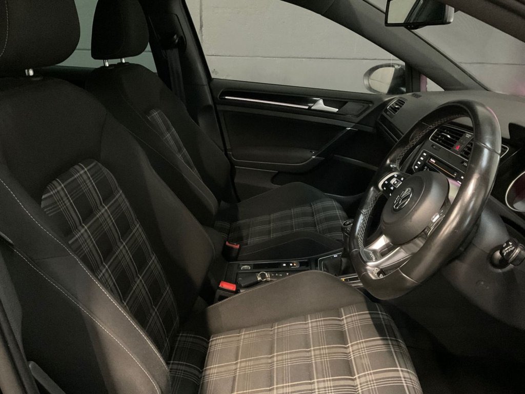 Used Volkswagen Golf 2015 for sale - 76768132: Photo 36