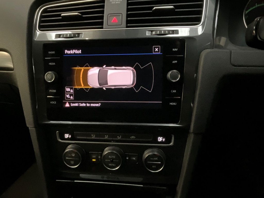 Used Volkswagen Golf 2019 for sale - 77608511: Photo 32