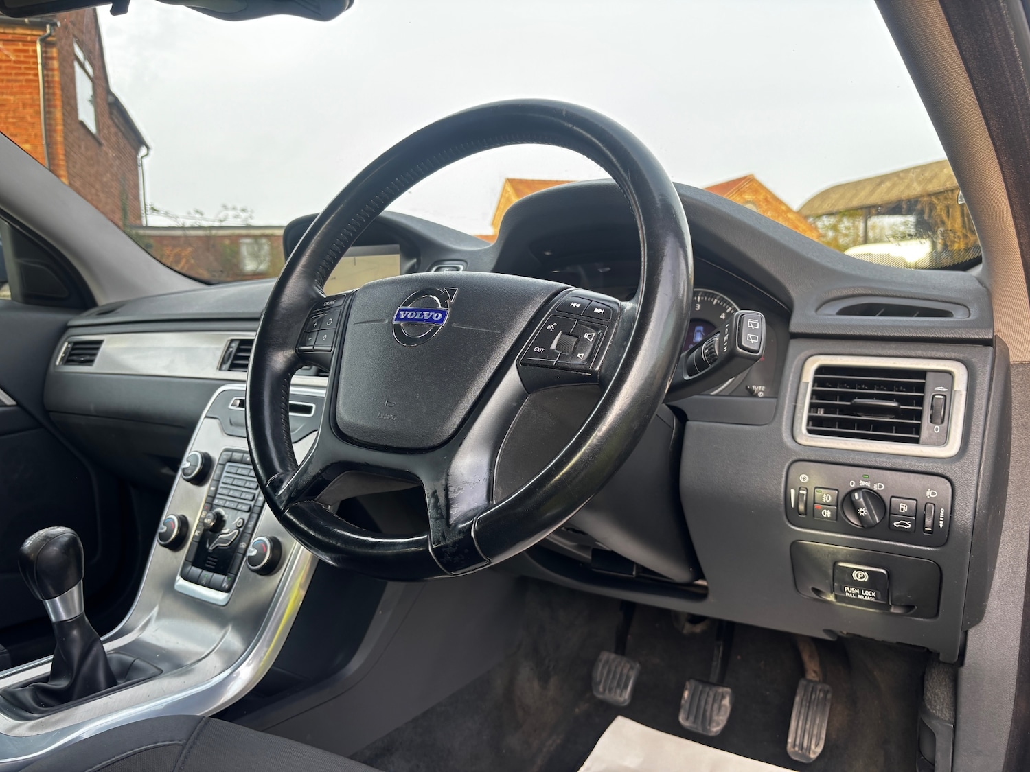 Used Volvo V70 2013 for sale - 77962256: Photo 10