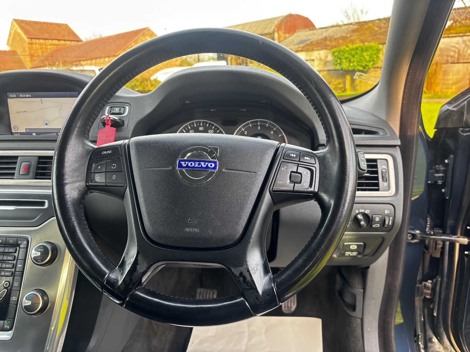 Used Volvo V70 2013 for sale - 77962256: Photo 11