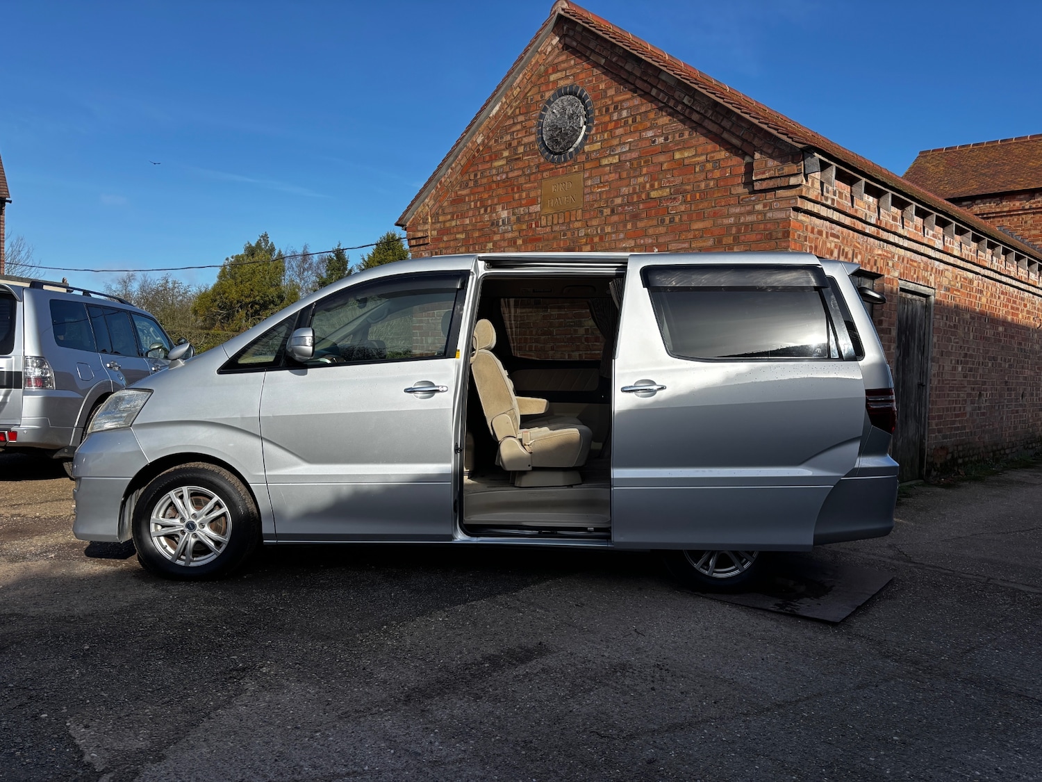 Used Toyota Alphard 2023 for sale - 77827728: Photo 39