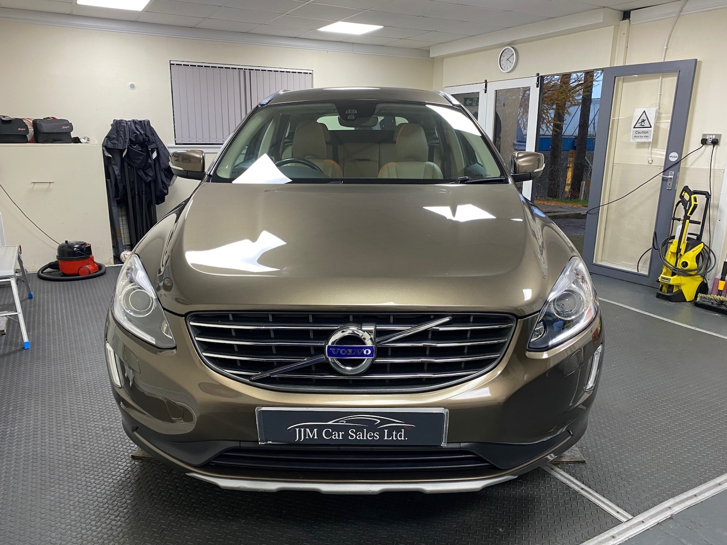 Used Volvo XC60 2015 for sale - 76557035: Photo 4
